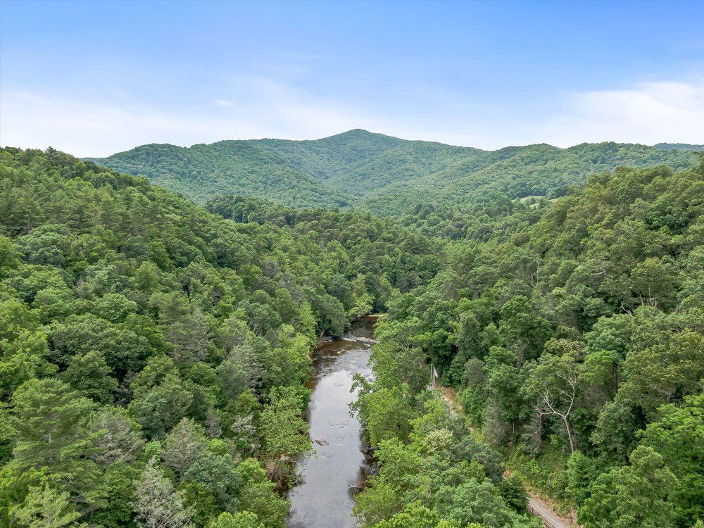 Majors Estate: 1610 Perth Rd, Clyde, NC 28721